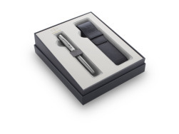 Parker Sonnet Original Steel CT Fountain Pen in a gift set